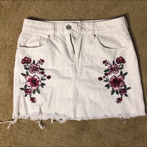 pacsun denim skirt w/embroidered flowers - Picture 2 of 4